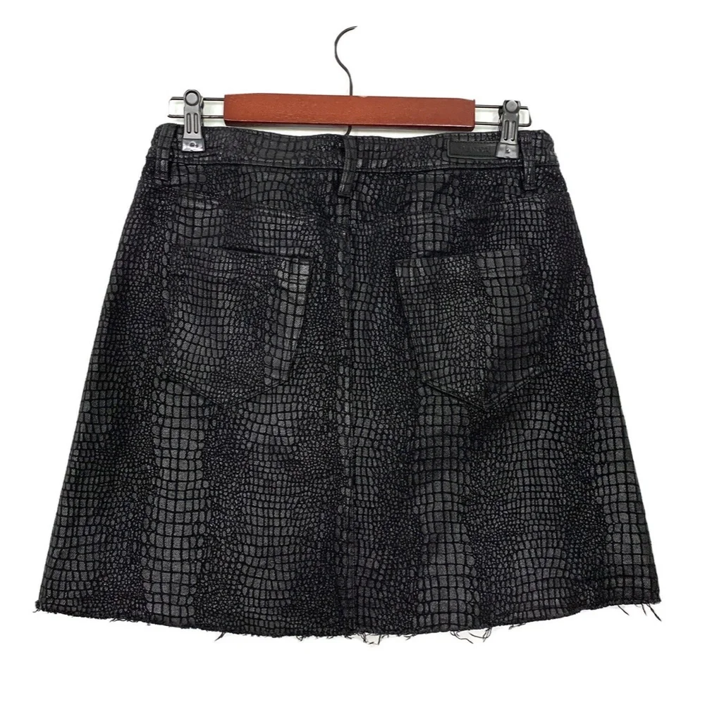 BLANKNYC Skirt Womens Size 26 Black Snake Print Coated Fray Raw Hem Mini NWT